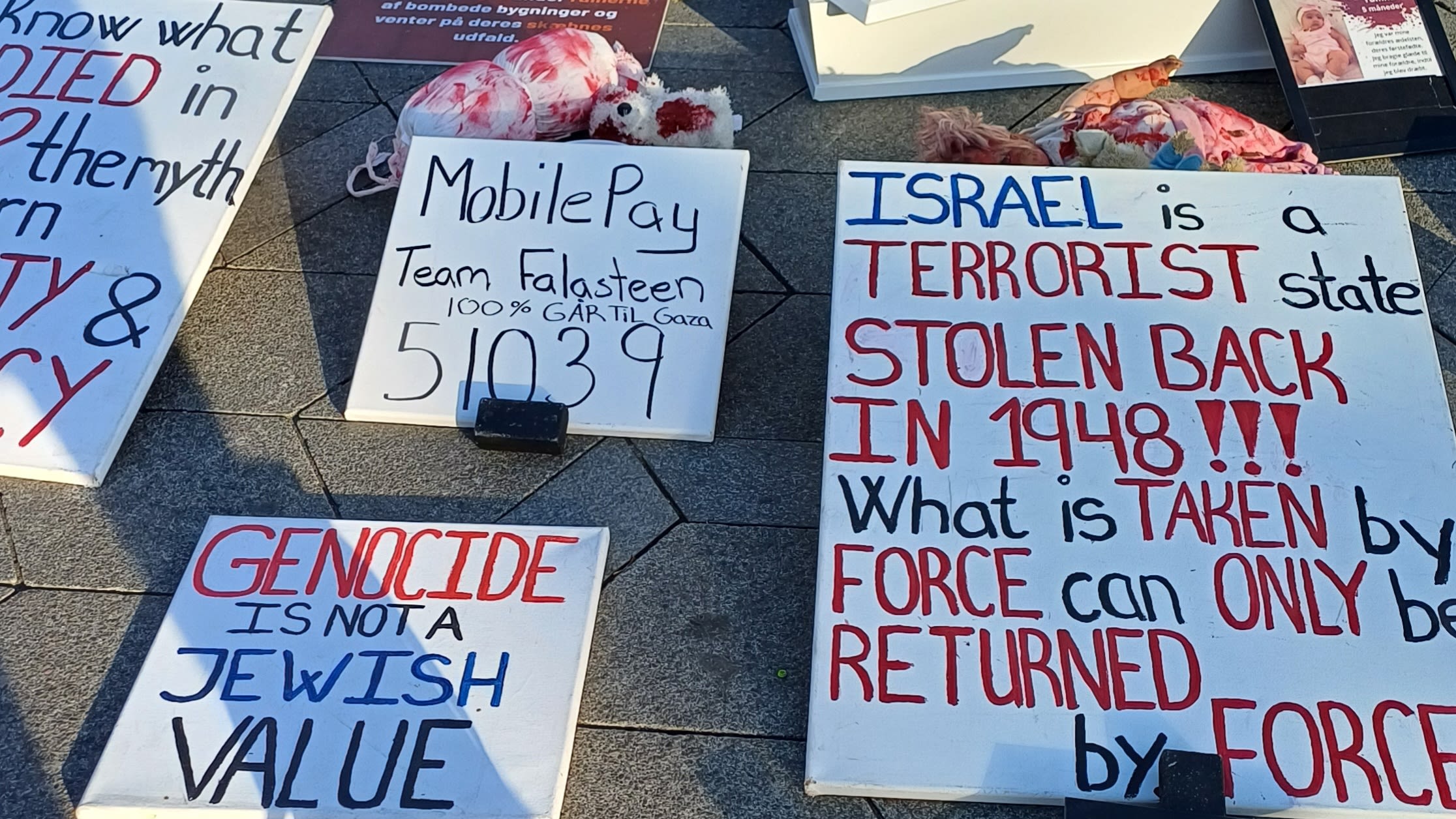 Protest in Copenhagen on 28 April 2025 to demand an immediate ceasefire and an end to support for Israel's occupation of Palestine. Image Credits: Nayonika Manna.